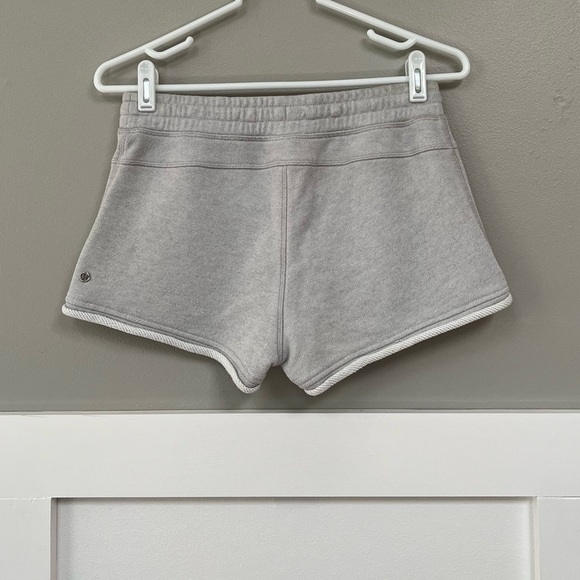 Lululemon All You Need Short in Heathered Silver Spoon - RARE - Picture 3 of 6